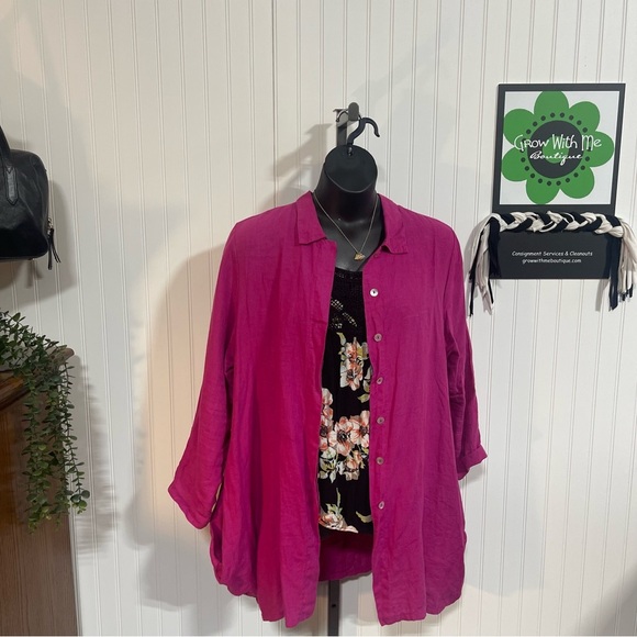 Torrid Black and Pink Blouse with Elegant Floral Design 1X - Picture 6 of 6